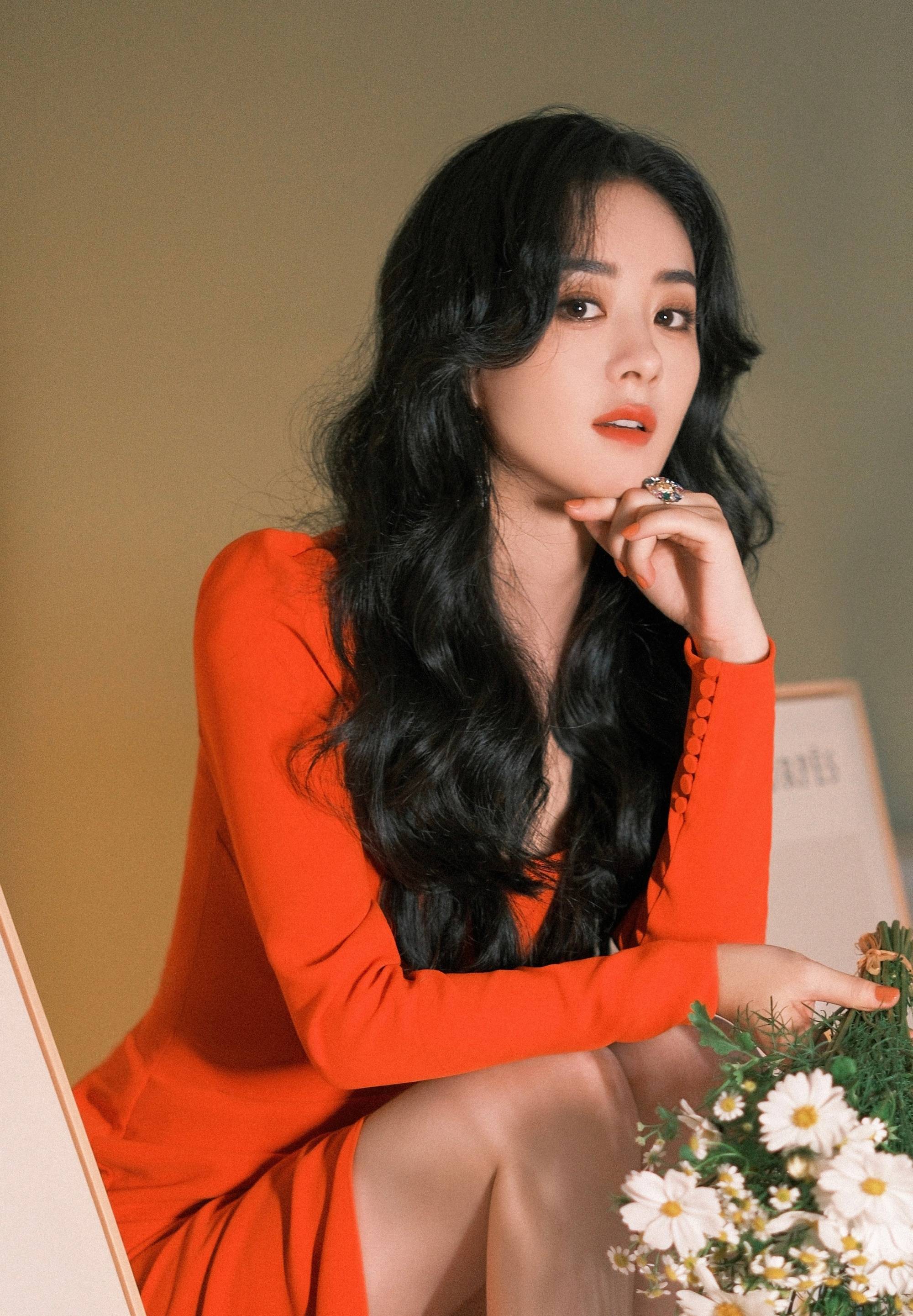 赵丽颖新剧开播晒美照,知性优雅有魅力,妆容精致美如新娘 _明星_舞儿