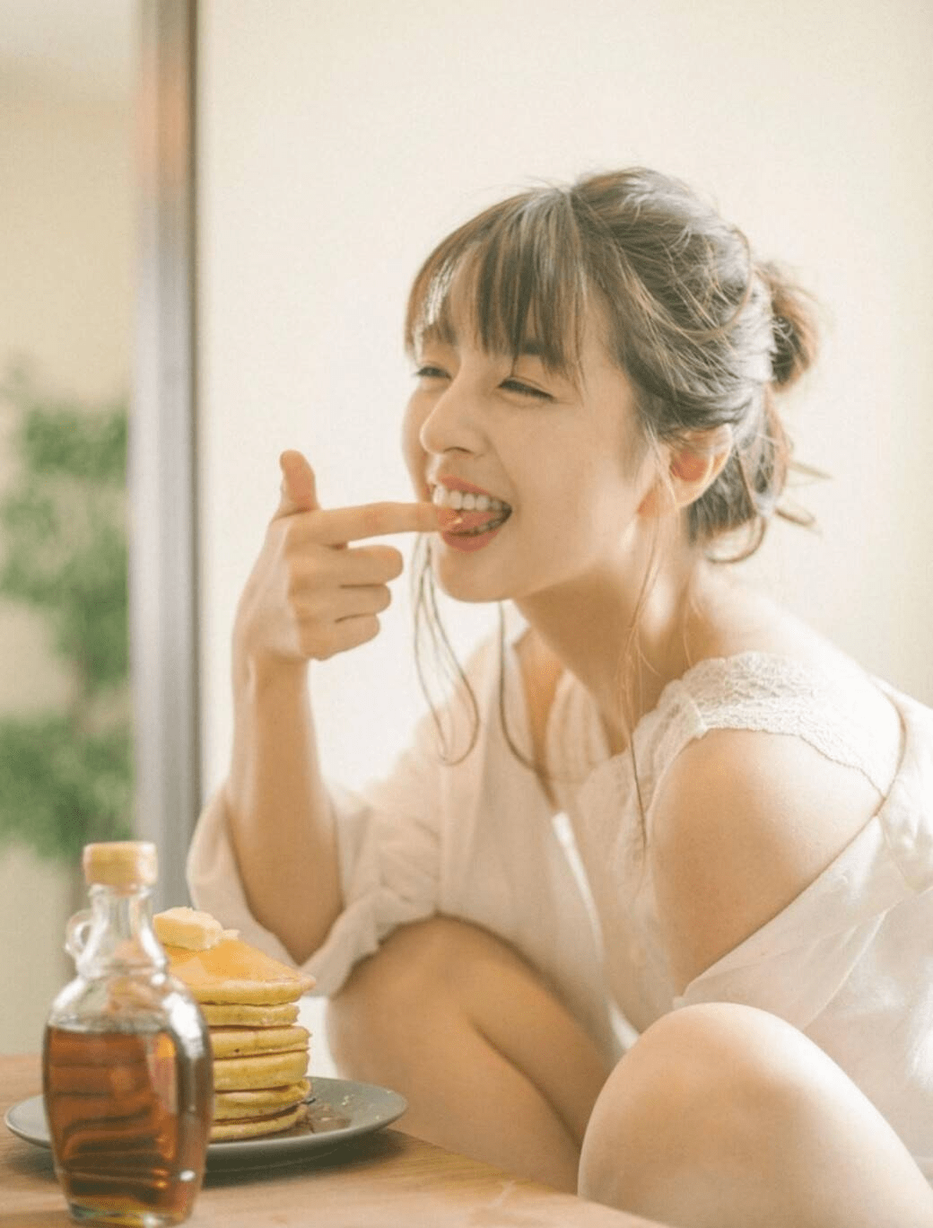 据闻南野对柳百合菜一见钟情,2019年夏天开始拍拖,女方更是飞到奥地利