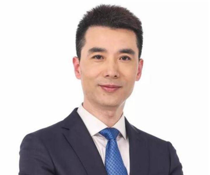 花了六年时间,但一进入电视,《电视》与《新闻30分》的主持