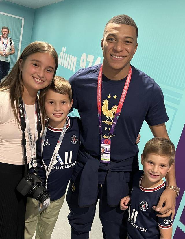 有趣的是,伊万卡的身高是180cm,而姆巴佩的身高是178cm.