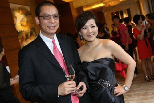 黄小茂对史可说:对不起,我们分手吧.