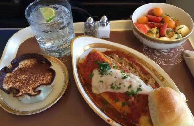 美国总统在专机上的伙食到底怎么样?