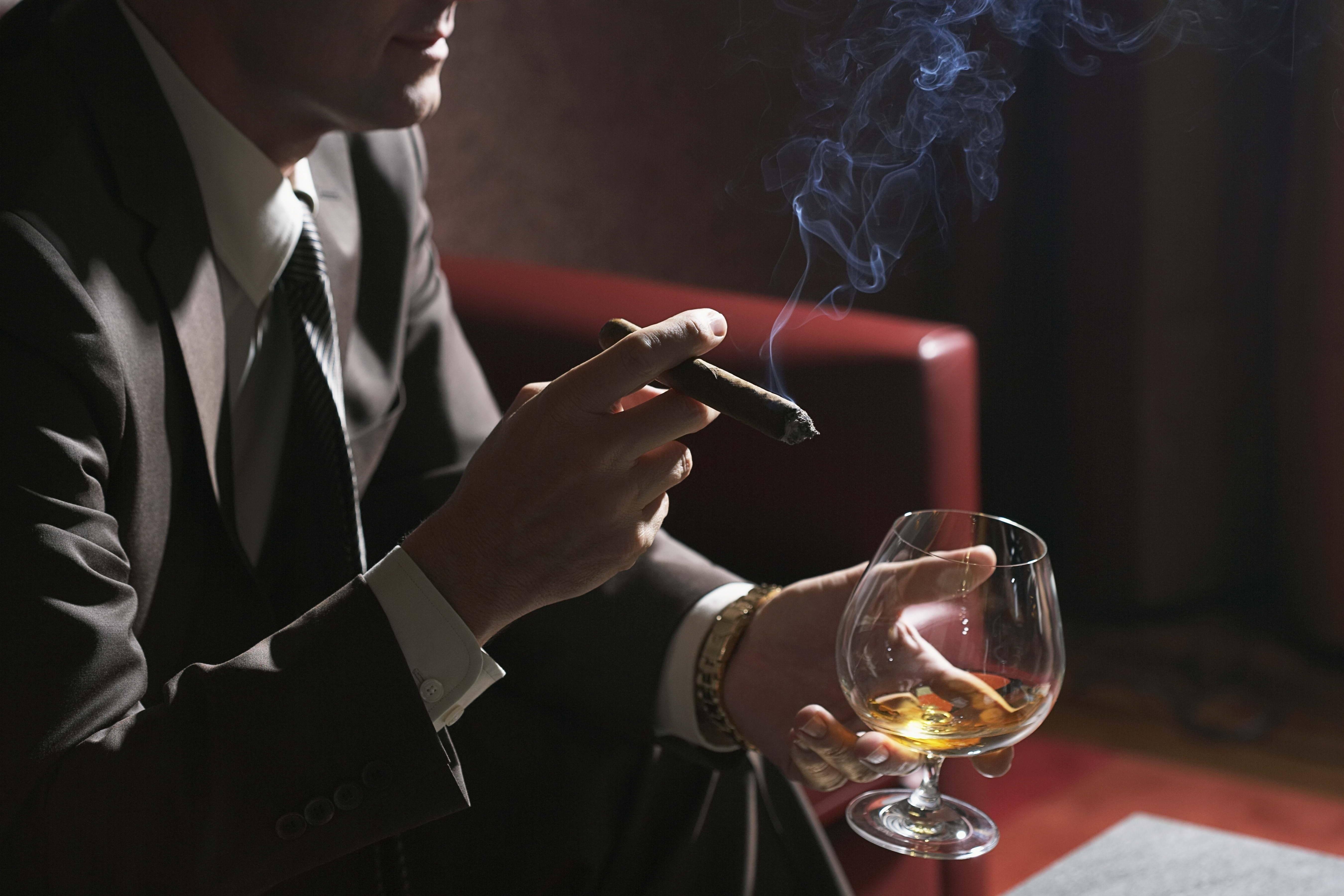 抽烟喝酒的图片 男人图片