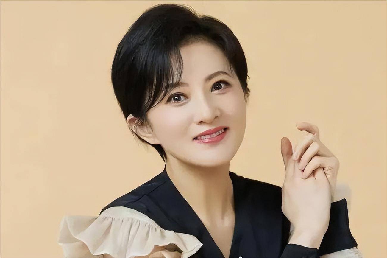 "婉君"金铭:42岁孤身一人不结婚,她到底想要什么?_生活_时候_爱情