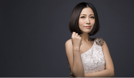 《好声音》那英组的决赛中,夺冠热门人选姚贝娜,因发挥失常惨败萱萱