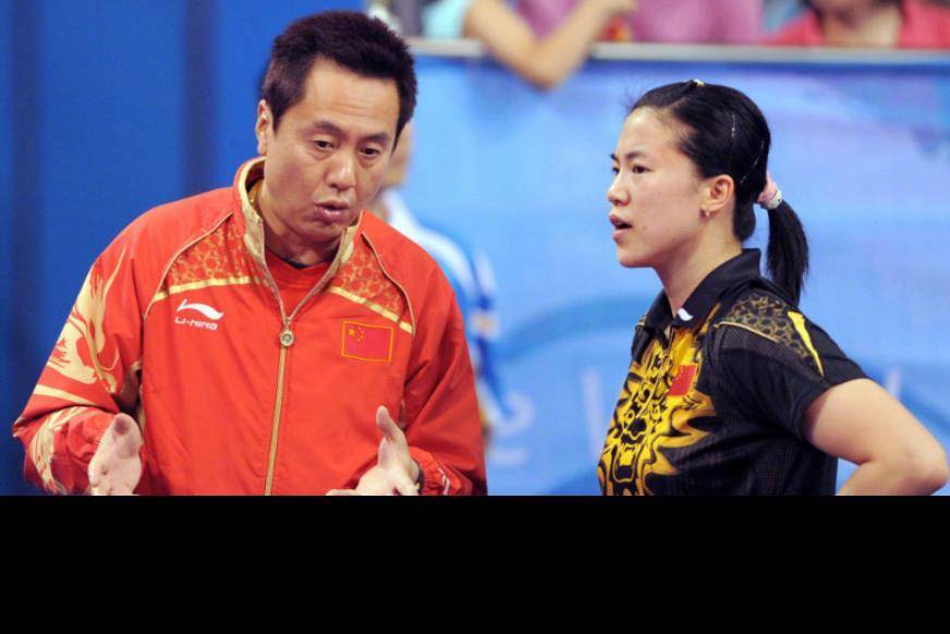 国乒前金牌主教练,娶小23岁女徒弟,曾坦言:对不起刘诗雯_施之皓_郭跃