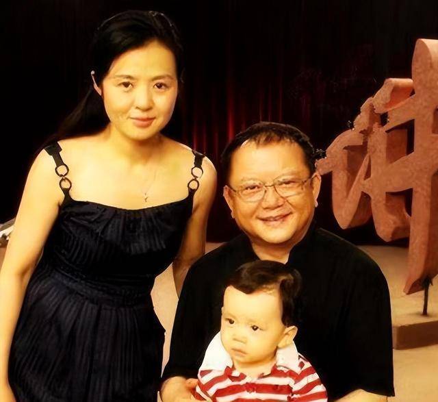 王刚和成方圆离婚21年了,今他儿孙满堂,她的选择太悲哀_演出_音乐