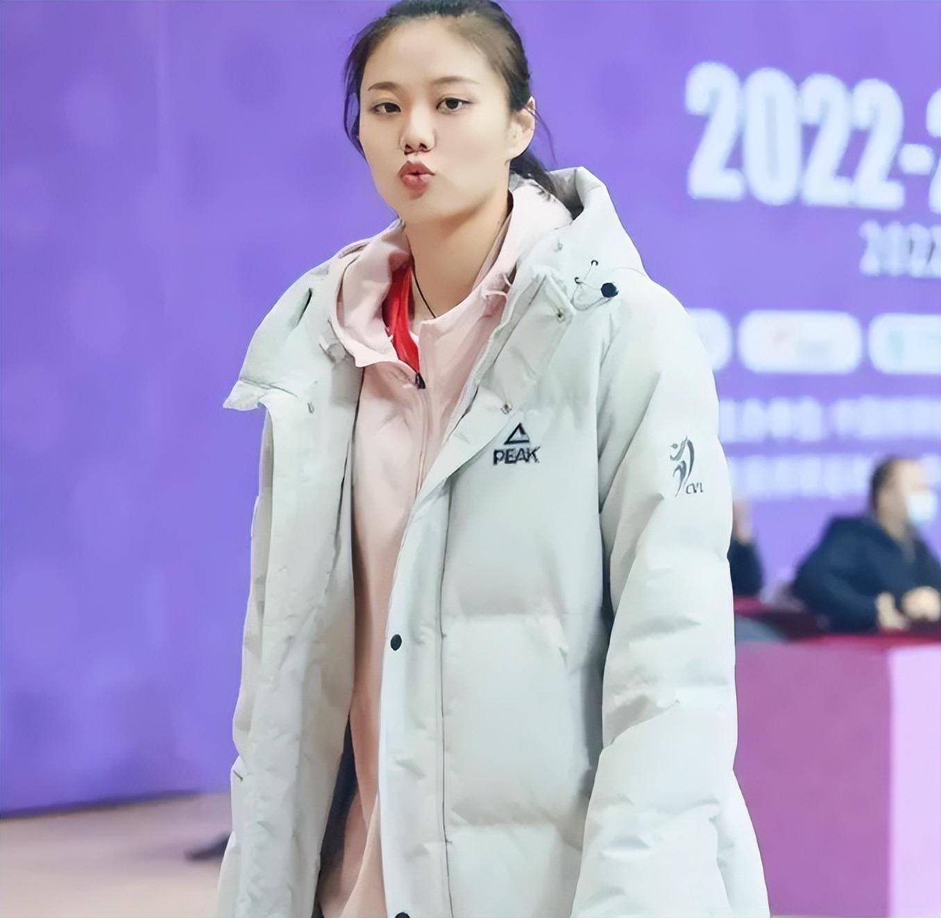 女排龚翔宇最新写真嘴萌颜值实力身材在线_江苏女排_中国女排_张常宁