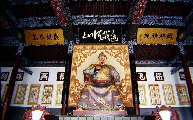 东韩世忠军北攻淮阳,金将兀杧(宗弼)亲自率军救援,韩世忠率军退回楚州