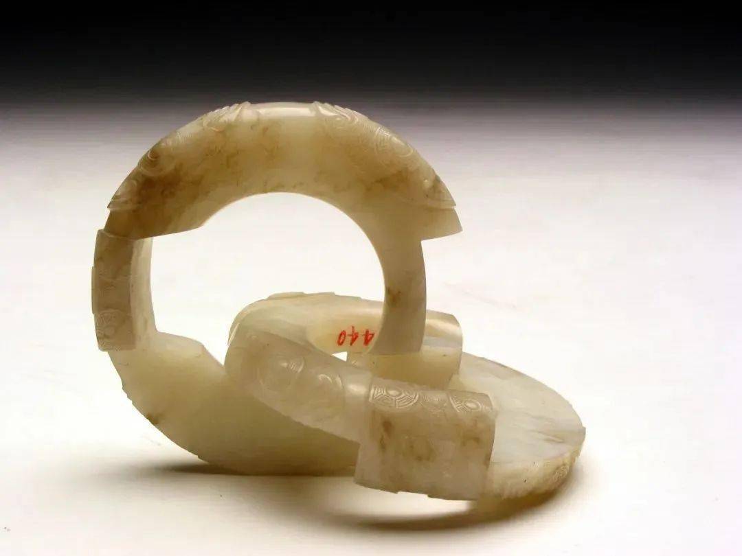 清白玉蚩尤合璧连环清嘉庆款碧玉爵清白玉镂雕双螭佩清白玉夔龙纹匜