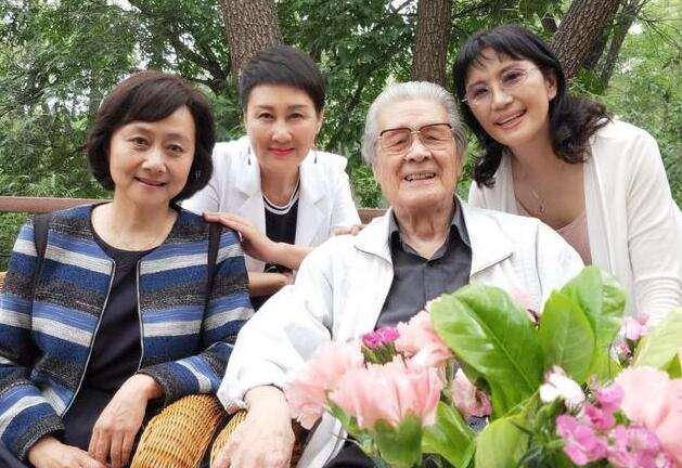 从《渴望》到《囧妈》,黄梅莹一波三折,与丈夫恋爱携手39年_因为_时候