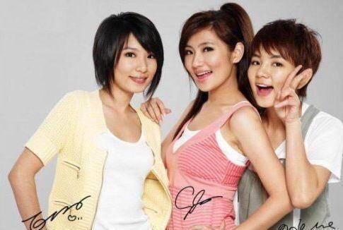 这十九年里,selina任家萱经历了意外,婚变,新的感情,hebe田馥甄的事业