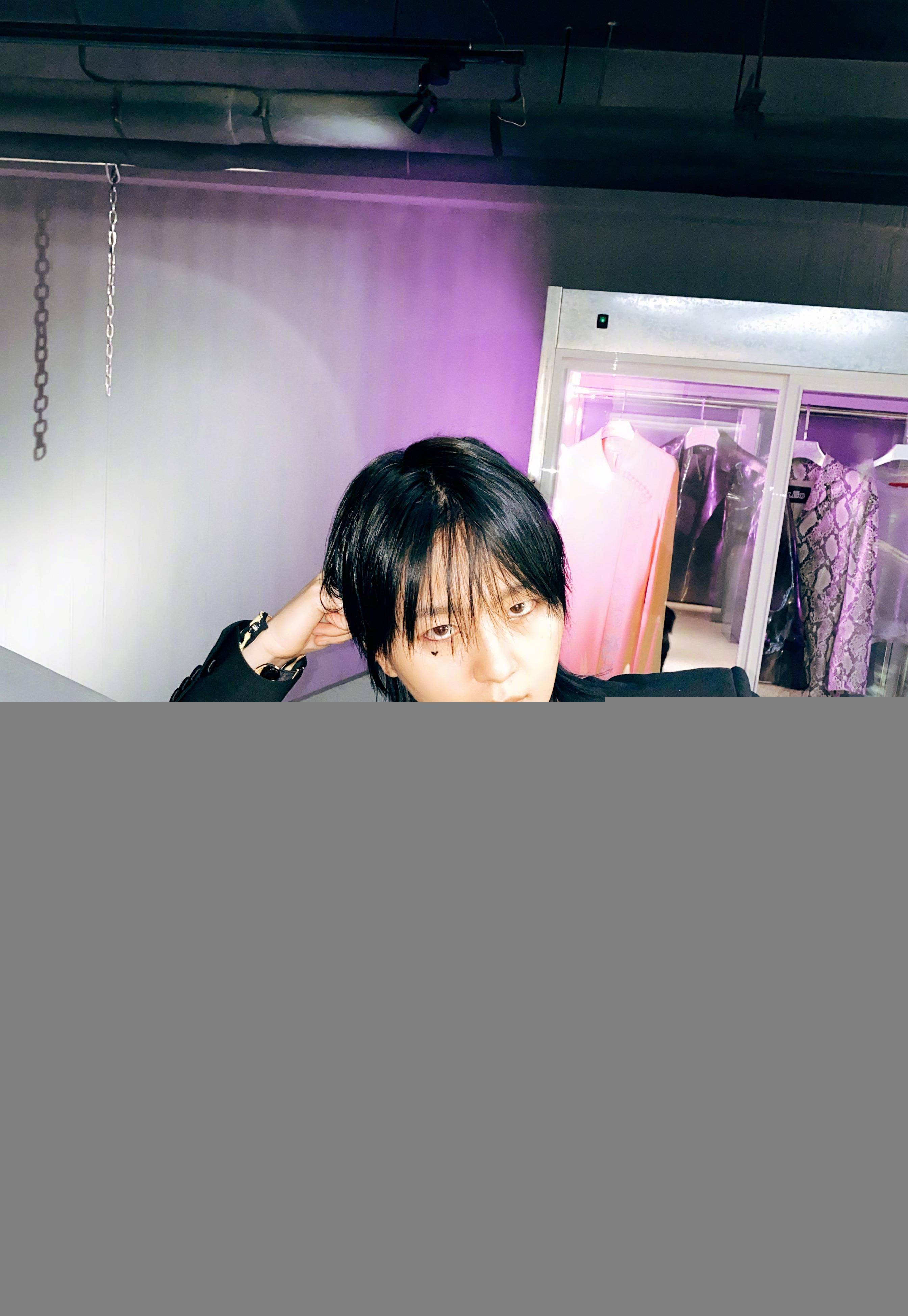 35岁周笔畅又美又飒,前卫造型拍时尚大片,气质妥妥hold住!