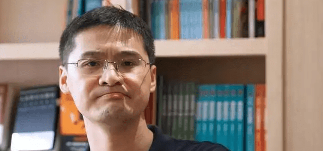 法外狂徒罗翔,刑法学教授,博士生导师,他是法律界的佼佼者_自然_生活