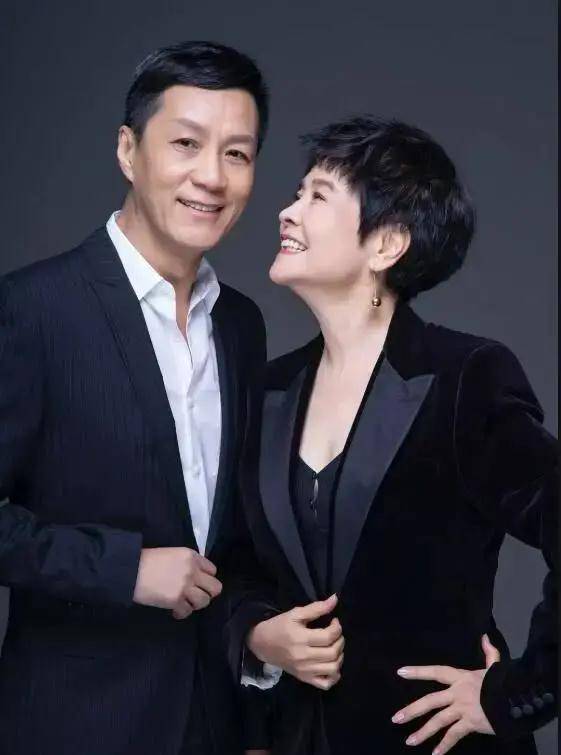 37岁分手与冯远征再婚被骂旧衣服,如今65岁,沈丹妮27年幸福依旧_婚姻