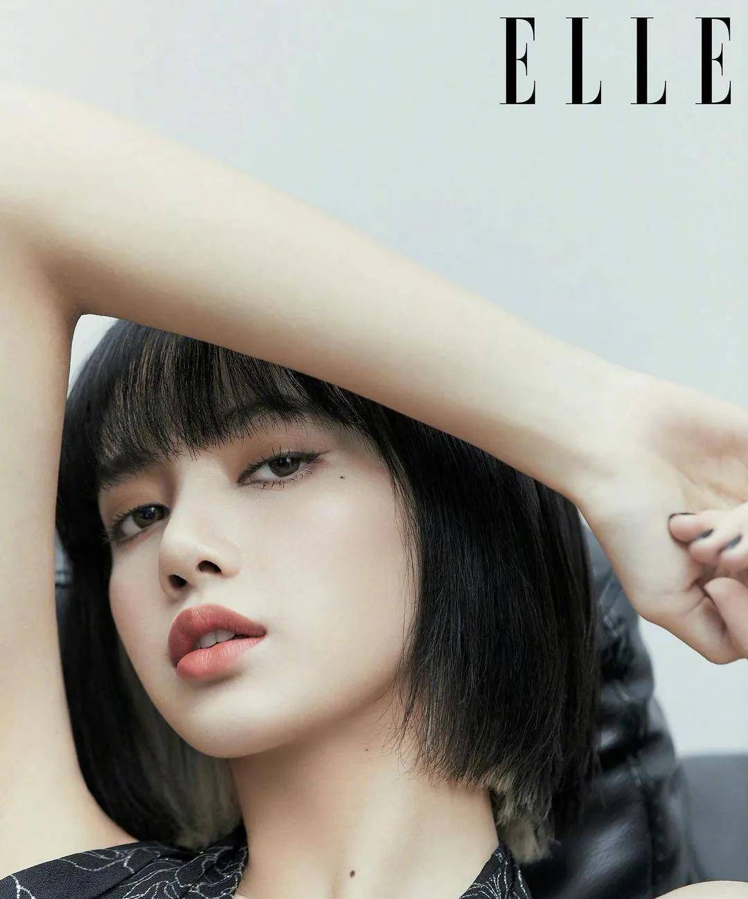 lisa首登《elle china》12月刊封面,蝴蝶肩绝了!_孔刘_竞争_理想