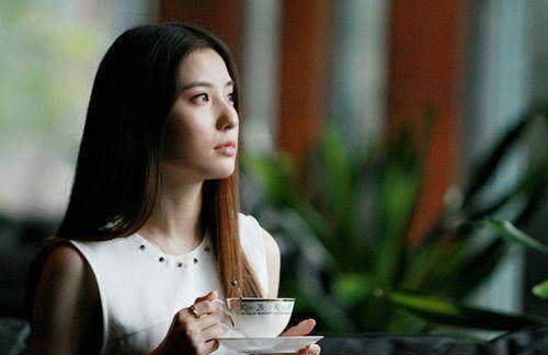 担任"女一号"一角而被观众熟知成名,2008年更是参演电视剧《见龙卸甲