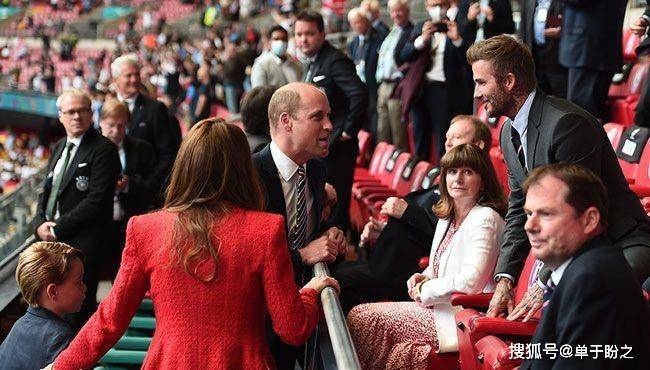 小王子看欧洲杯强烈要求做老爸小翻版_父亲_宝宝_比赛