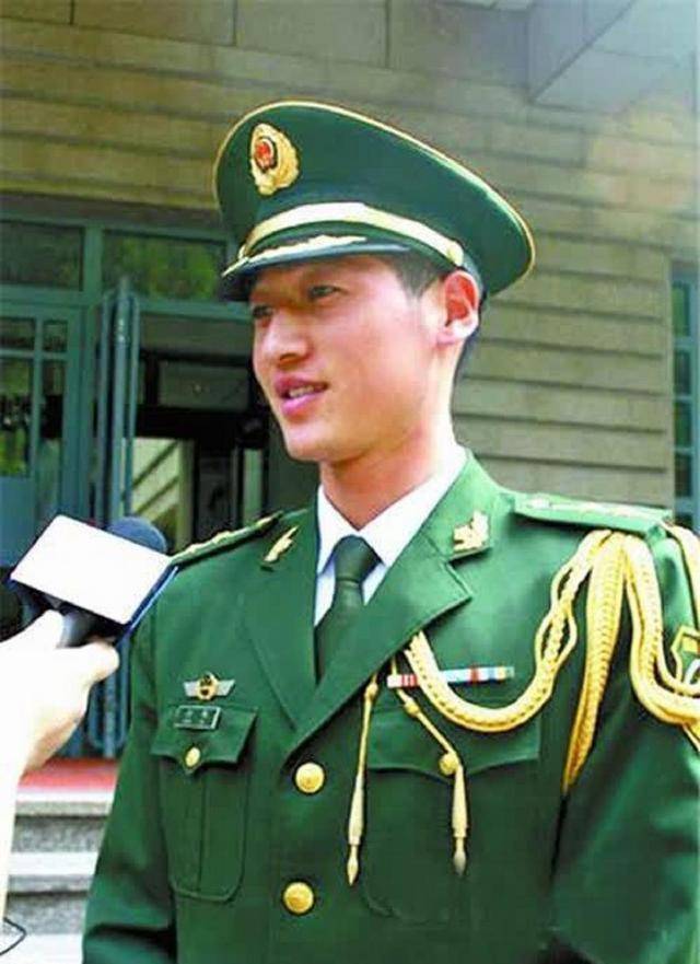 中国第一红旗手退伍婉拒百万年薪,原因令人感动_高红甫_国旗_训练