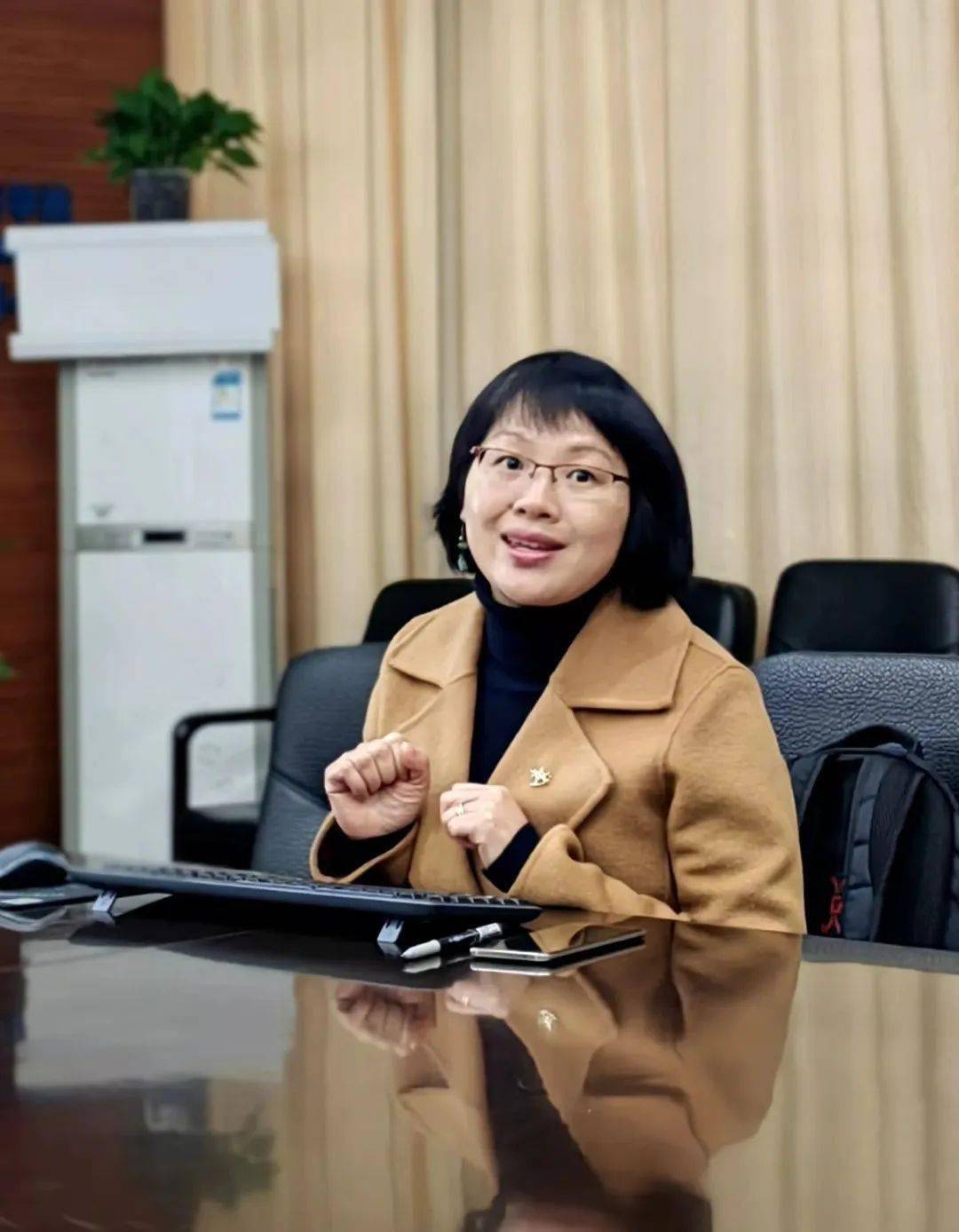 首先,印晓红老师分享了校级教改项目"专业课程线上教学的多元化教学