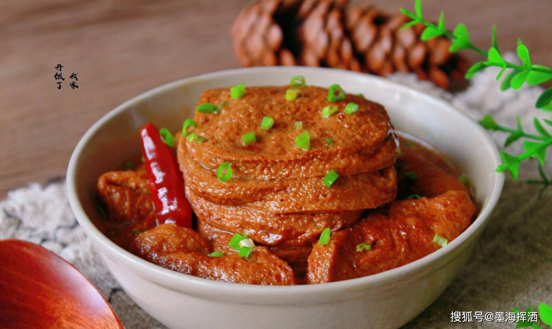 素鸡不要直接下锅炒,多做一步比红烧肉还香,筋道香嫩,上桌秒光_小火
