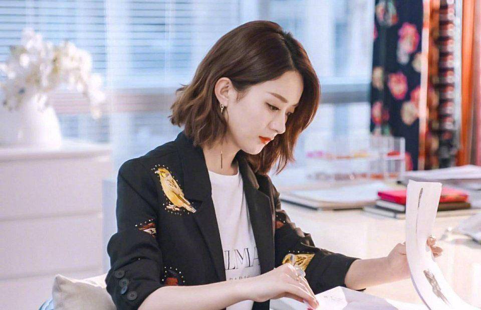 李沁把长发剪成"露额锁骨发",减龄又显脸小,也太美了吧!