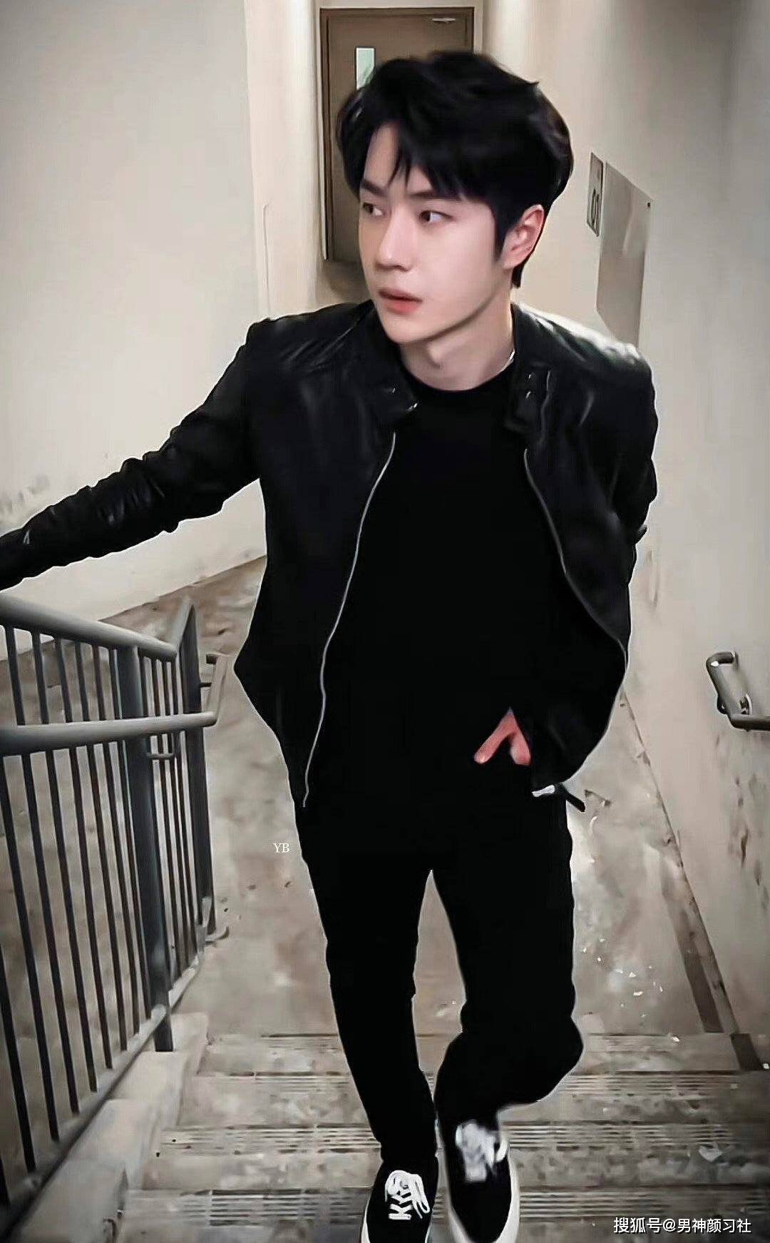 王鹤棣的机车风,张艺兴的粗犷风,皮衣原来可以有这么多穿法_衣服_的