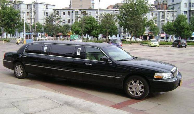 加长版豪车在路面上经常碰见 ,这个可没见过_搜狐汽车_搜狐网