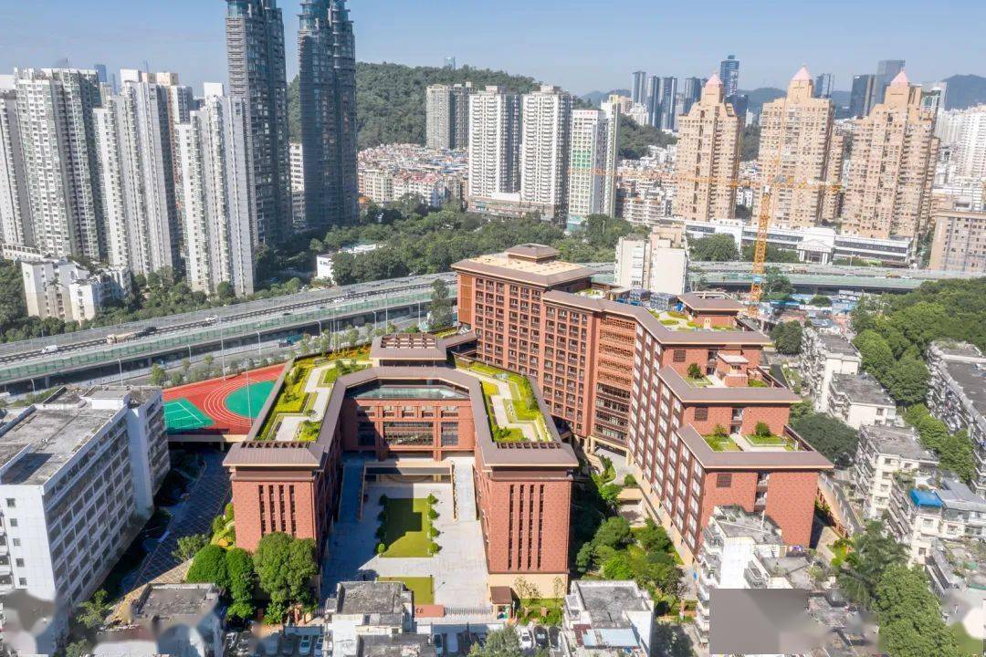 礼序空间下的现代"书院":深圳市第二实验学校初中部拆建工程_校园