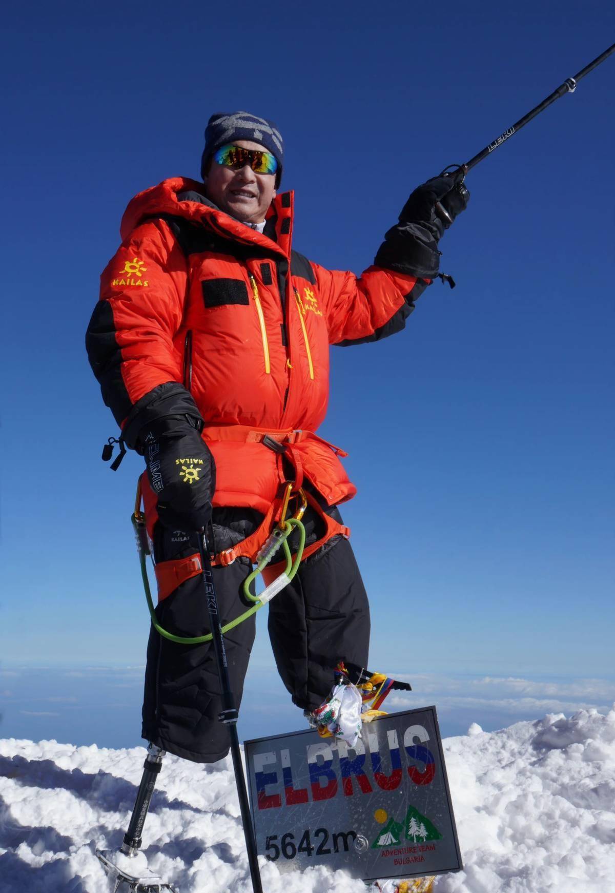 硬核大爷夏伯渝5次挑战珠峰,是攀登者的原型人物_电影_精神_孩子