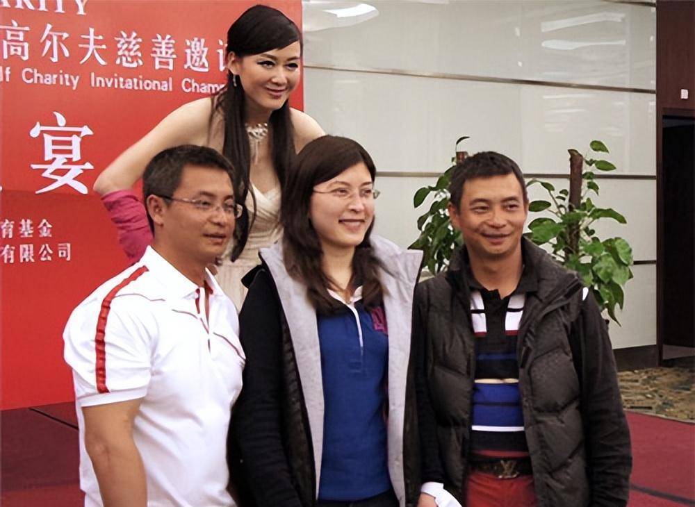 演员李琳:因前夫一耳光离婚,二婚嫁奥运冠军很幸福,51岁无子女_王小列