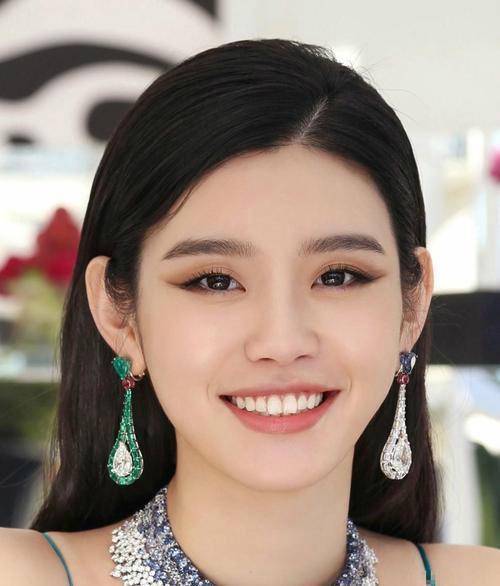 奚梦瑶自曝脸上是花了钱的!