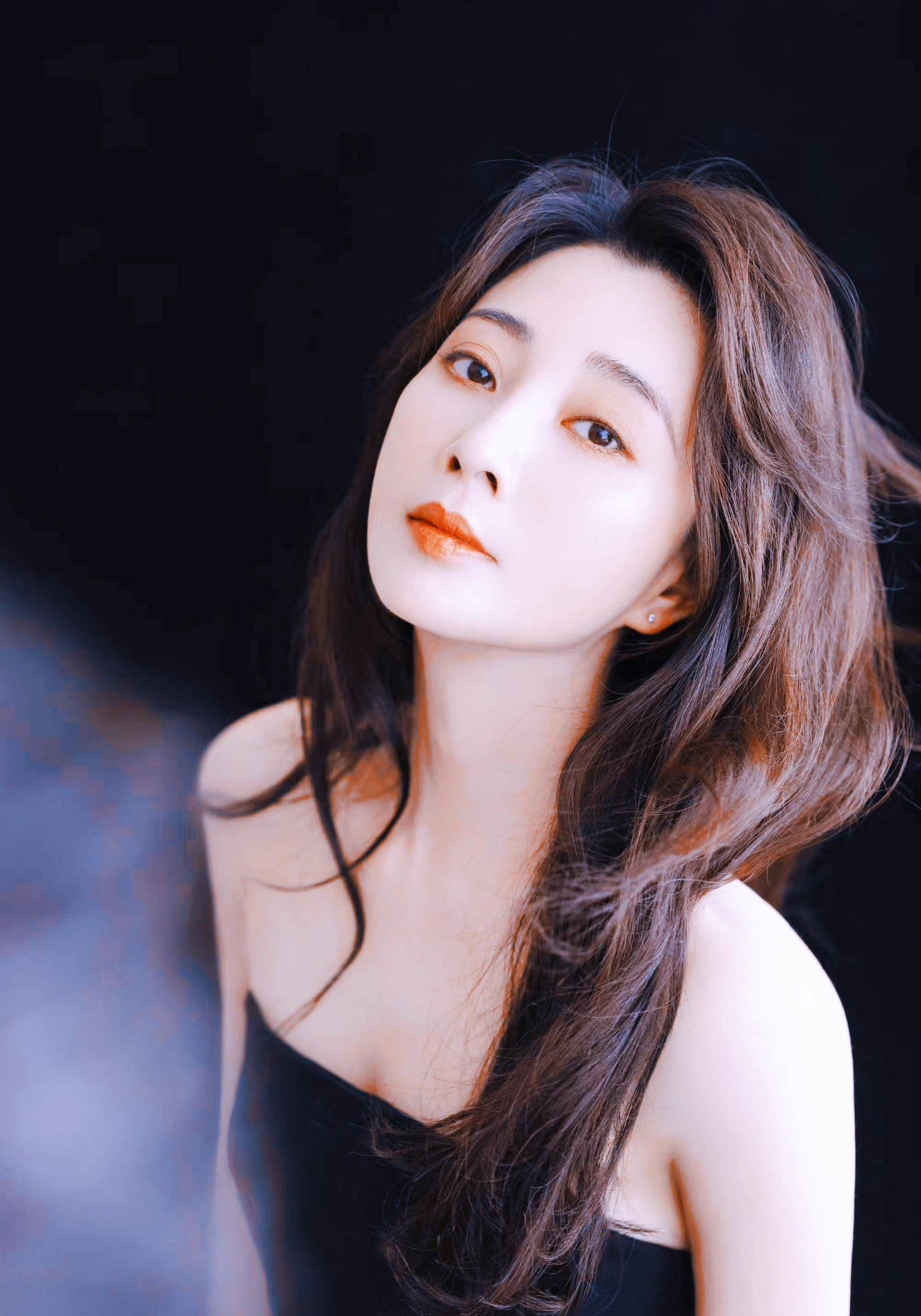 40加女星状态:秦岚少女感十足,曾黎高贵优雅,刘涛温柔可人_气质_皮肤