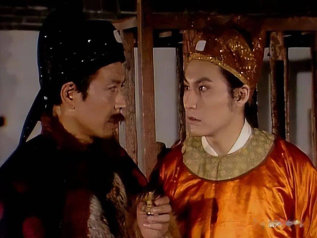 贾蓉和王熙凤是什么关系,为什么贾珍称之为“你姑娘”?_贾府_贾琏_丫鬟