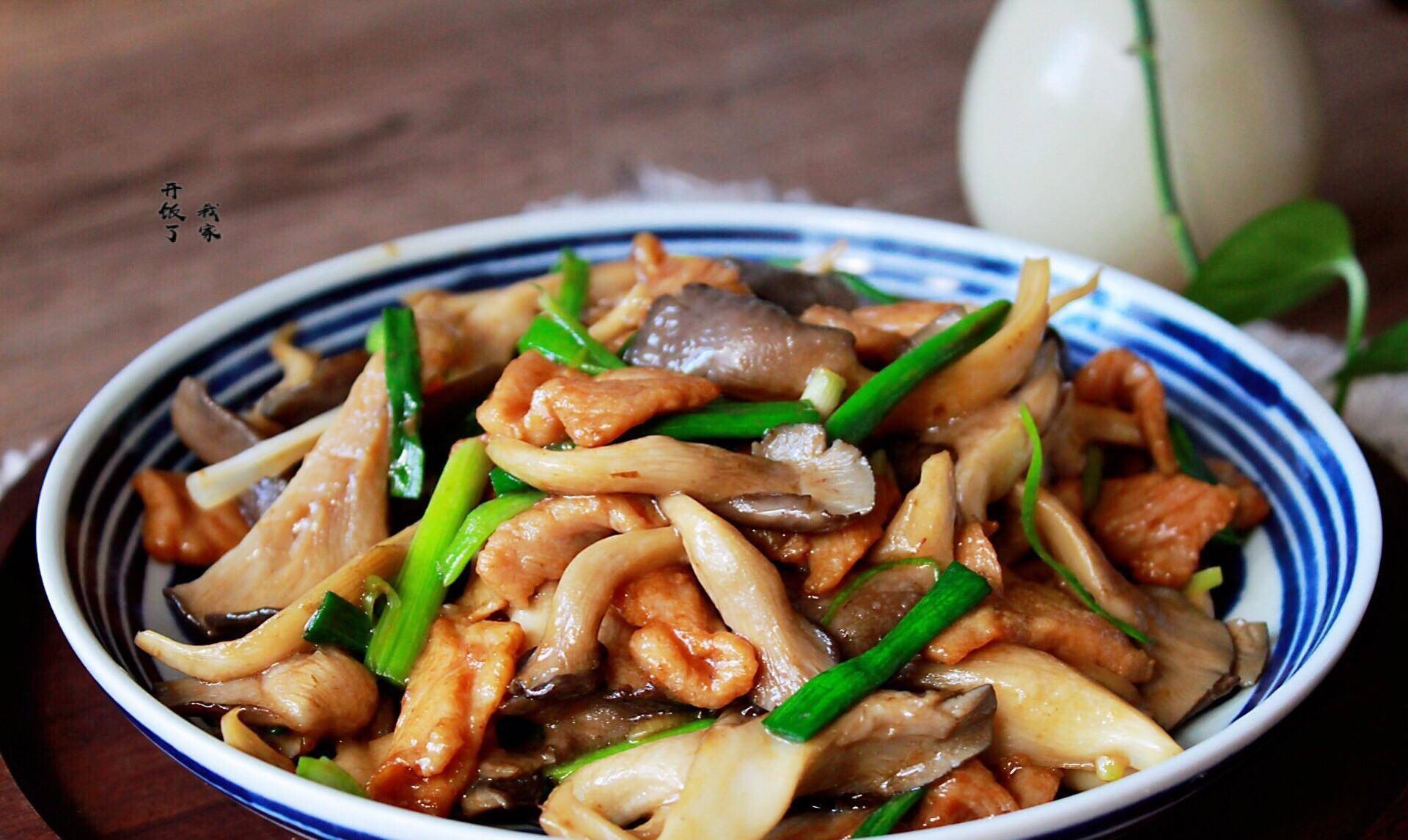 平菇冬天吃正当季,教你4种做法,鲜美可口,随便一炒就下饭_肉片_水分
