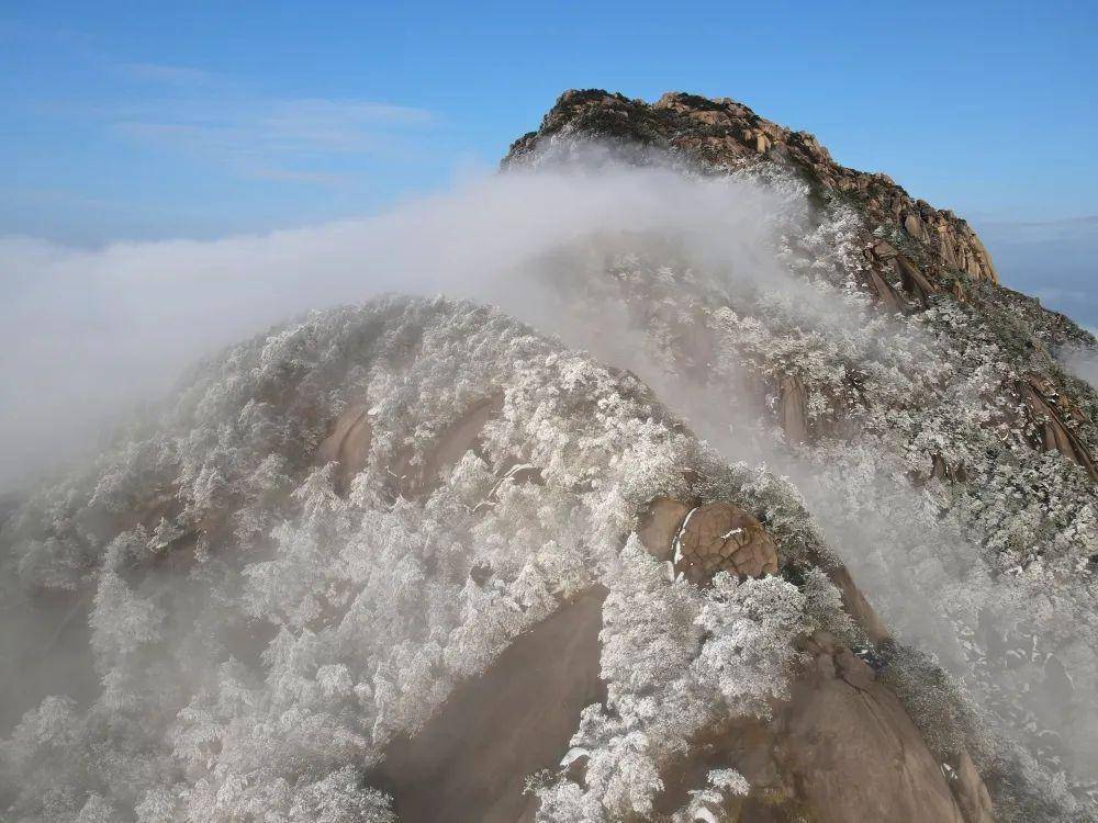 下雪啦!灵山初雪已派送_陈进荣_登山_大自然