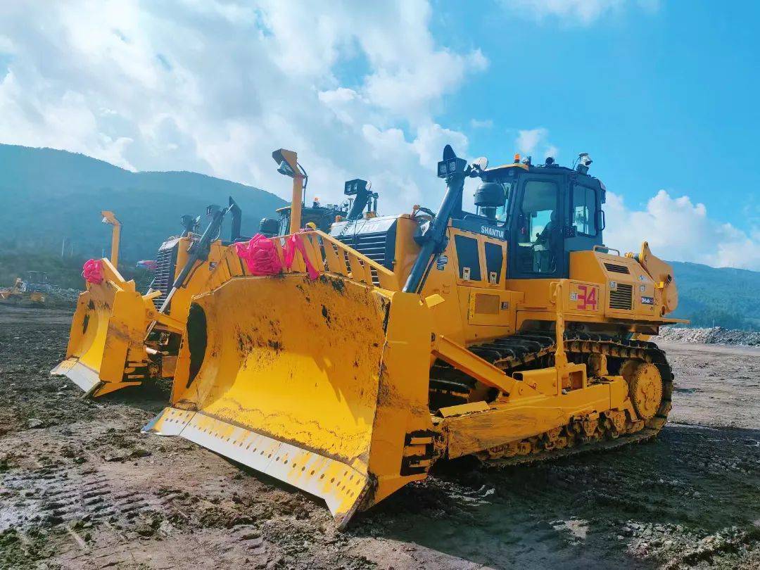 智能设备,值选山推!_推土机_施工_远程