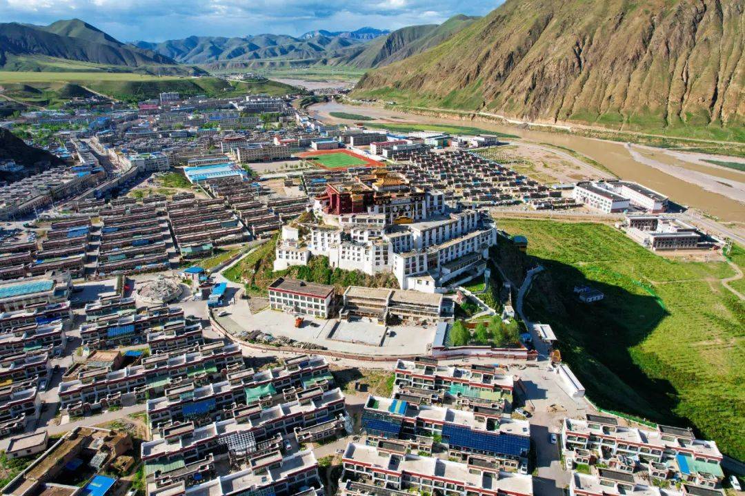 位于317国道旁,盛产软黄金虫草但经济却很落后_索县_县城_冬虫夏草