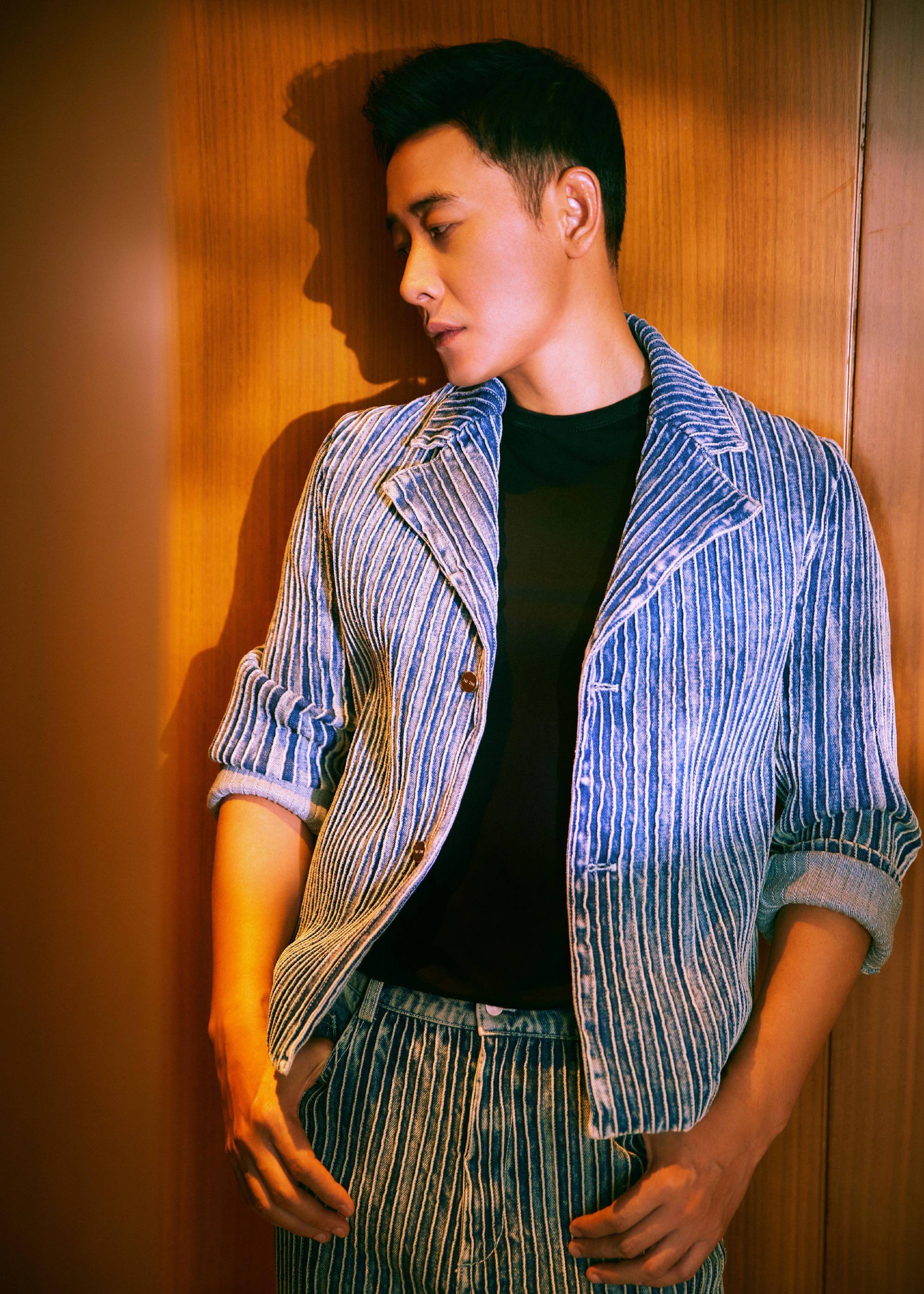 罗晋晒照庆41岁生日,阳光帅气似少年,与唐嫣感情甜蜜惹人羡_社交_平台