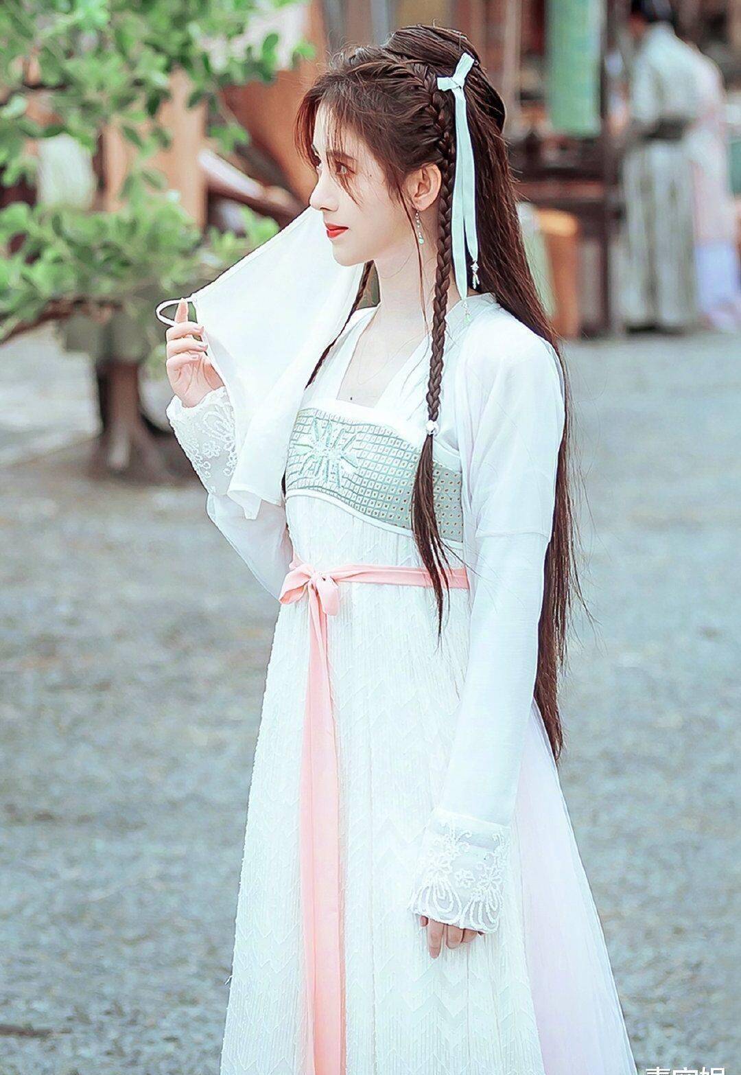 鞠婧祎半永久桃花妆图片