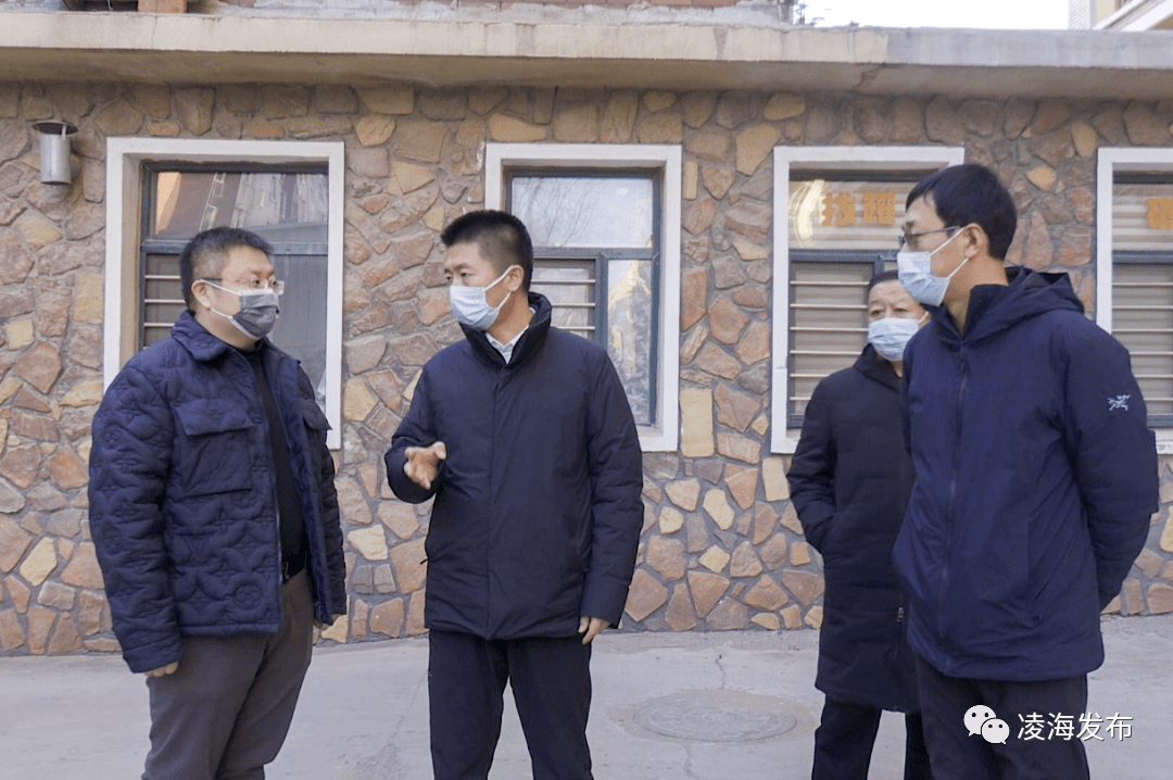 12月3日,市委副书记,市长巩建波深入凌海九华山供暖有限责任公司,宝石