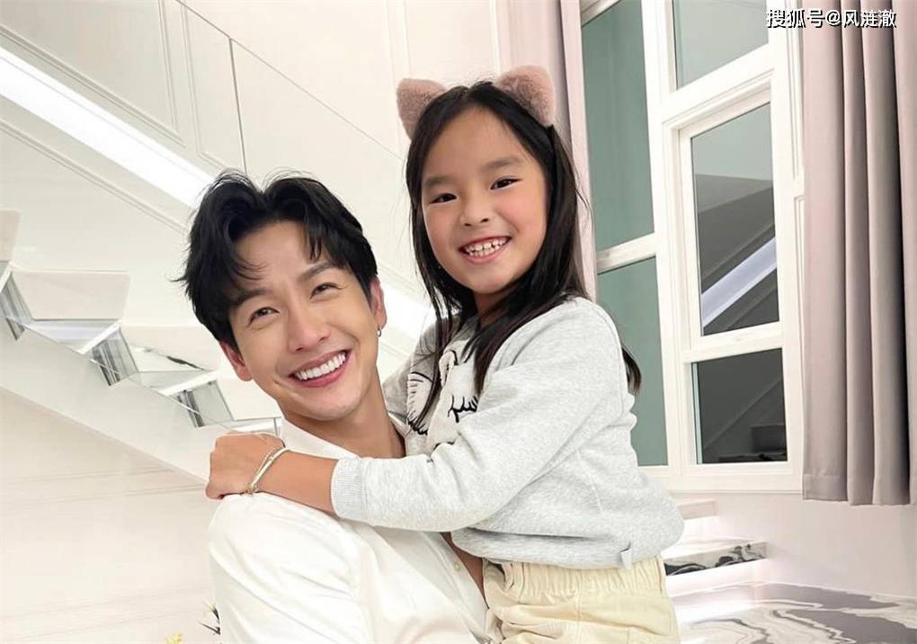 aff和爱女新年妹拜访push夫妇家,晒出大合照,小pj的模样变化大_jui