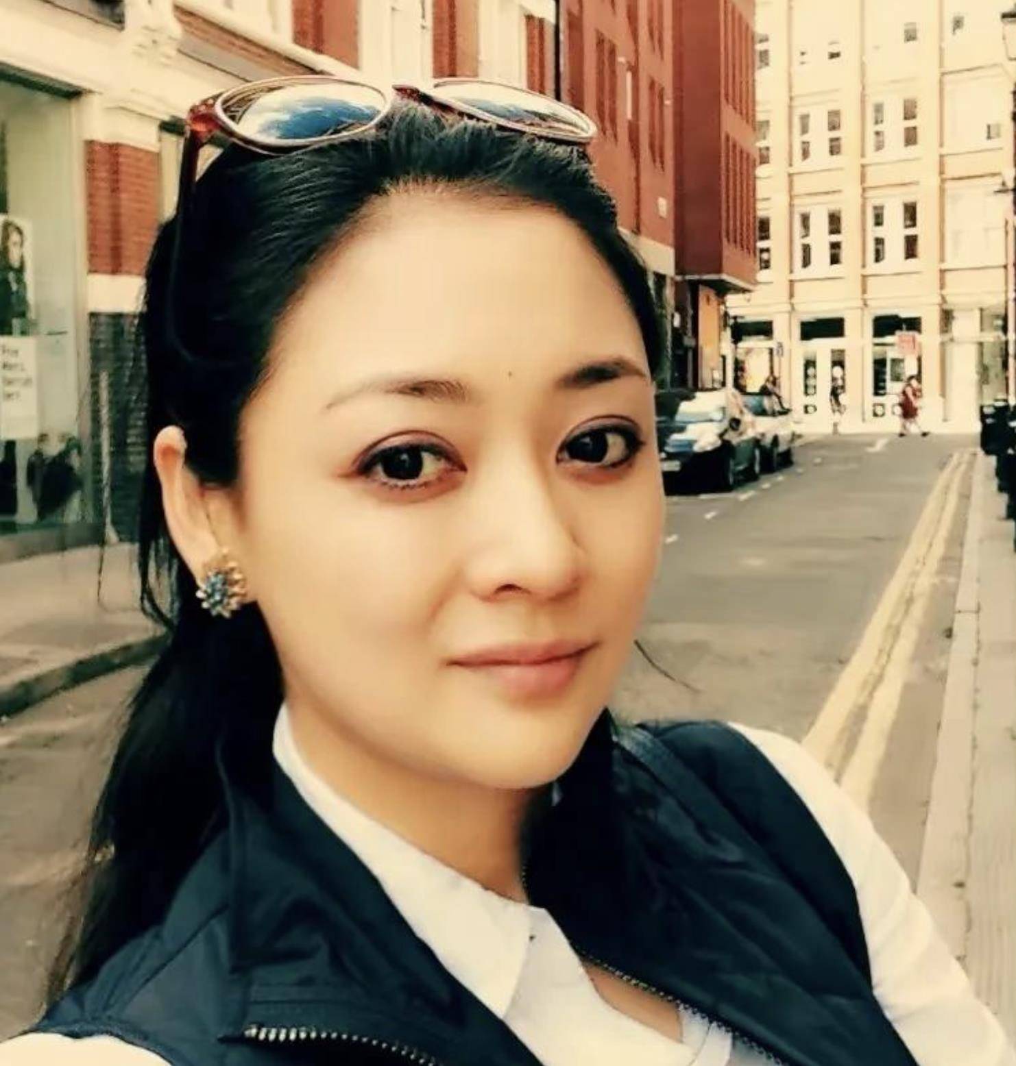 "硬汉"连奕名:为娶杨若兮,分手陈佳妍,前妻红了,他凉了_连奕铭_父亲