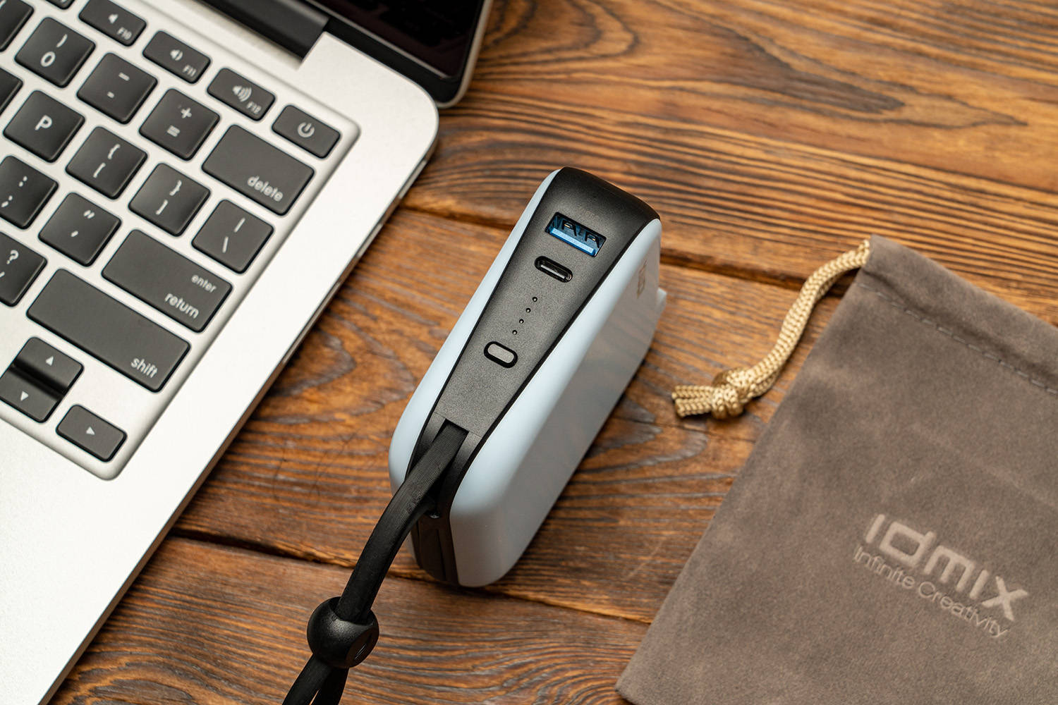 这才是iPhone充电的正确姿态,自带MFi线,IDMIX PD20W充电宝评测