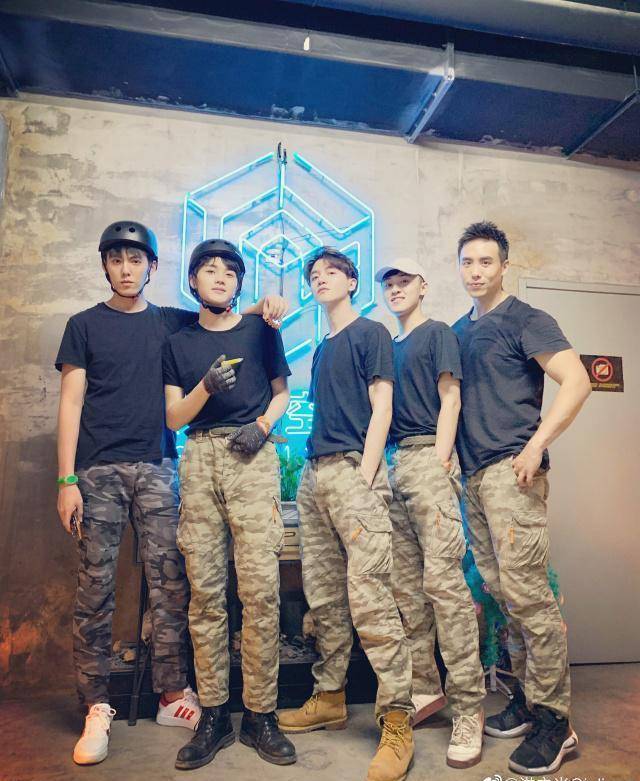 梅溪湖36子:197的让自己变矮,190的垫脚,剩下180的哭出了声!