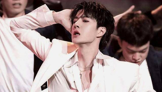 小鲜肉就该被批,除非你是陈道明_华服_艺术_王一博