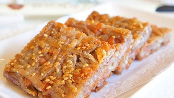 家里挖香芋,最爱做香芋丝饼,粉不能放太多,慢火香煎才够香!