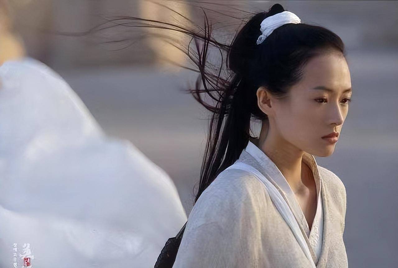 经过推荐,章子怡又搭档周润发,杨紫琼等大咖出演了《卧虎藏龙》中的