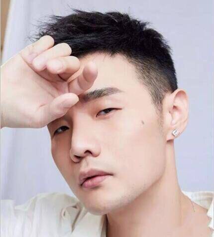 小眼李荣浩终于将杨丞琳追到手,眼睛小怎么了?