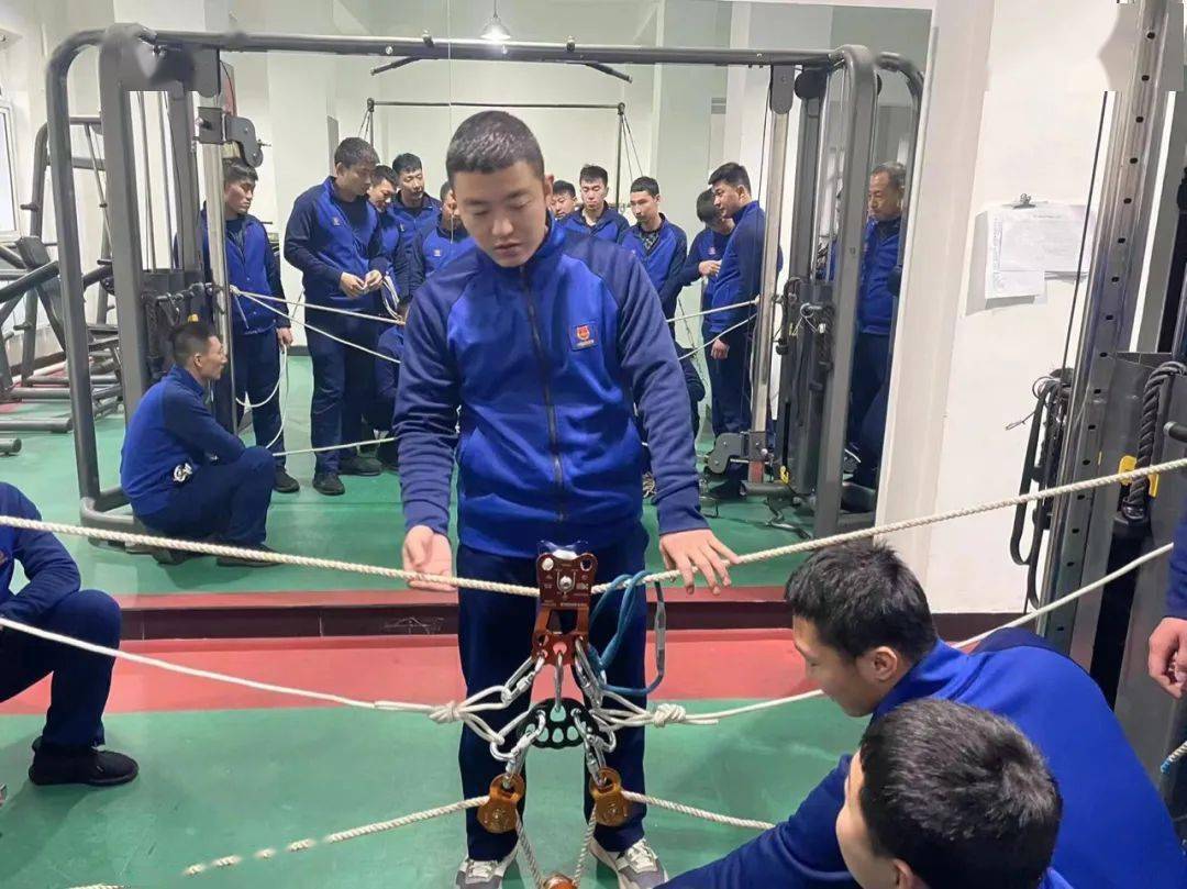 对固定点制作,滑轮架设,倍力系统,横渡系统,t型救援等绳索救援专业